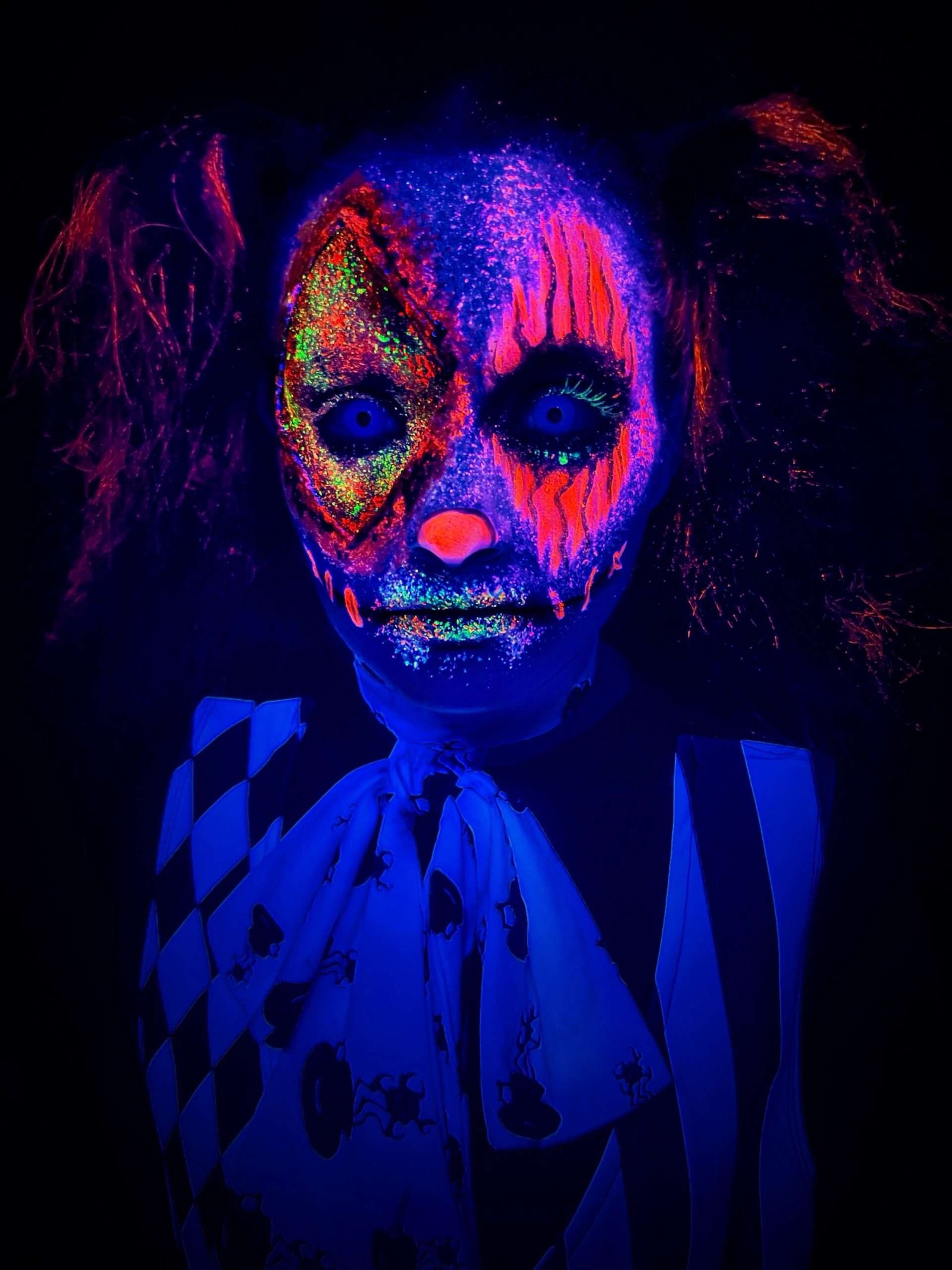 Maquillage artistique - Maquillage UV - Maquillage Fluo - Maquillage clown - Face painting - Maquilleuse isère - Maquilleuse Rhône Alpes - Maquilleuse Bourgoin Jallieu